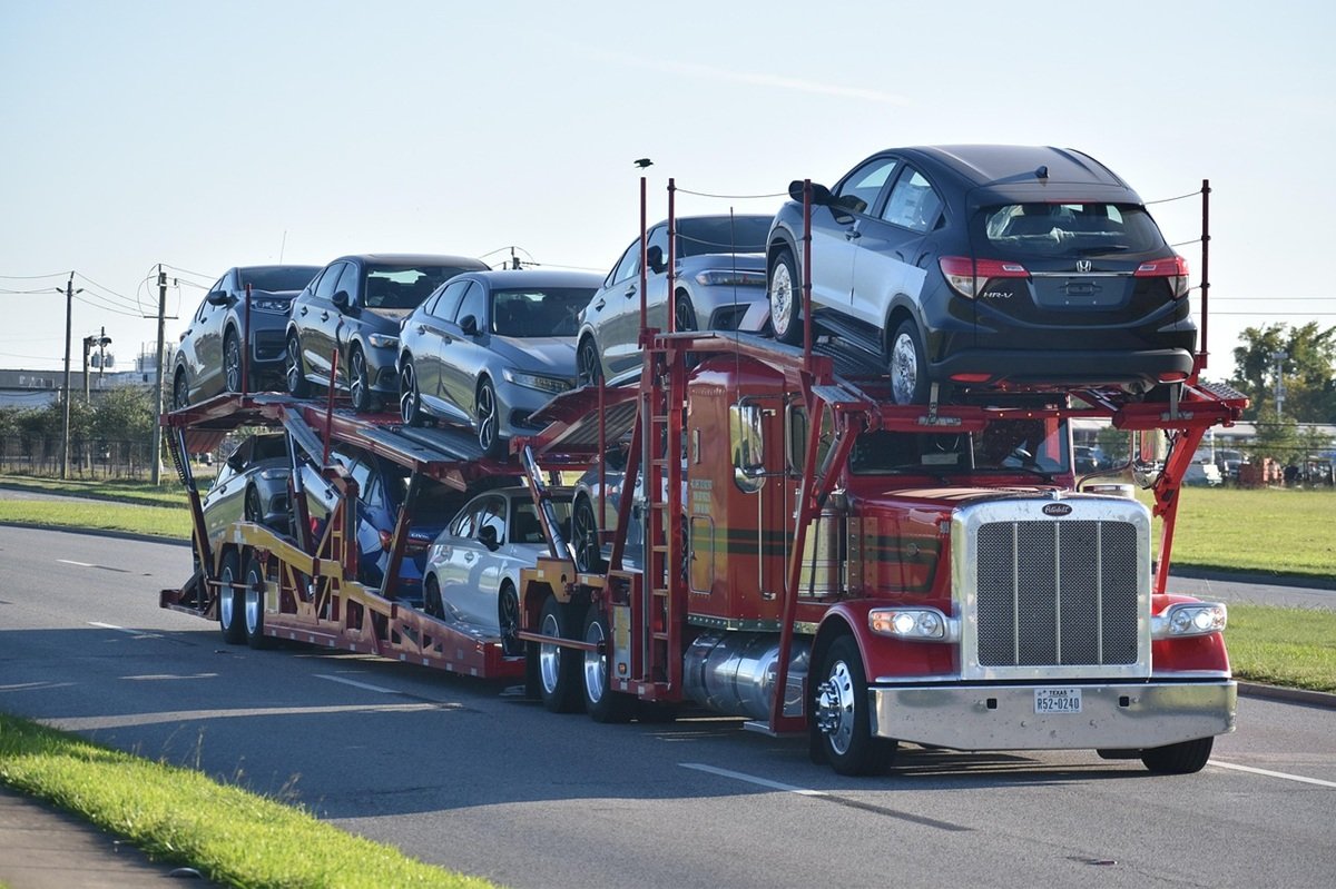 Car-hauler-transporting-vehicles-bought-from-Copart-at-an-auto-auction-lot